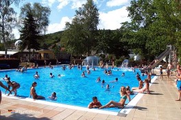 Camping met zwembad in de Eifel