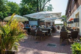 Terras aan de Rijn in Duitsland